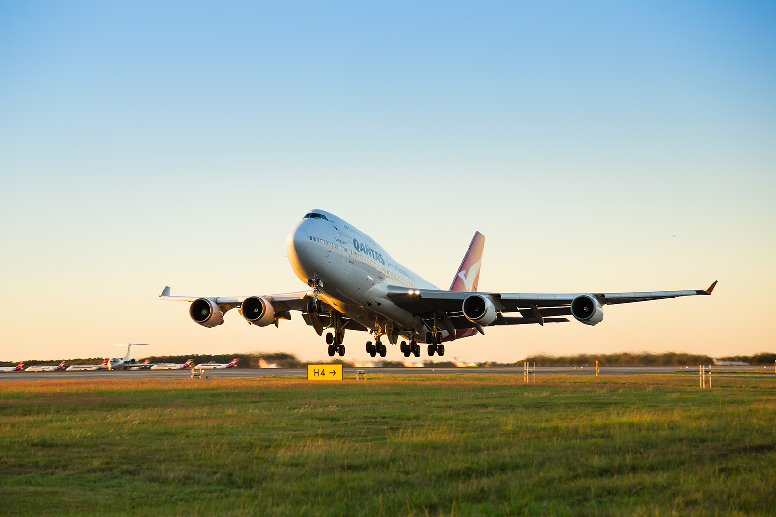 VH-OEJ taking off for her final flight from BNE on 15 July 2020